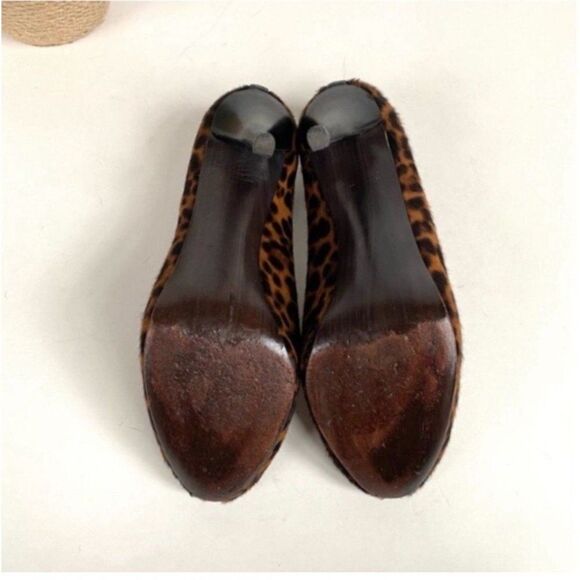 Stuart Weitzman Leopard Print Calf Hair Pumps 7 - Picture 8 of 10
